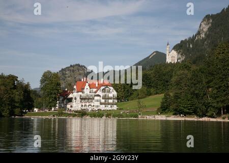 Im Vordergrund die Schlösser Neuschwannstein und Hohenschwangau Stockfoto