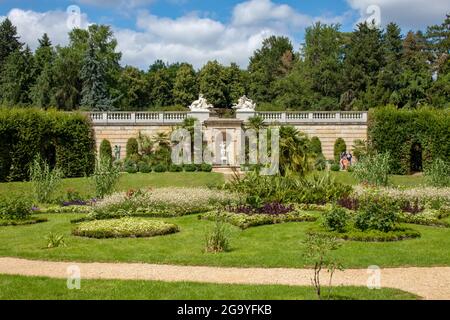 Potsdam, Deutschland - 18. JUL 2021. Der sizilianische Garten ist Teil des Parks Sanssouci und befindet sich in der Nähe der Neuen Kammern. Sie verdankt ihren Namen dem südlichen Plan Stockfoto