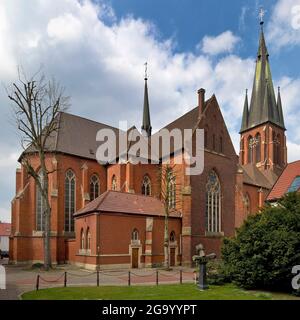 St. Sixtus, neugotische Hallenkirche aus rotem Backstein, Deutschland, Nordrhein-Westfalen, Haltern am See Stockfoto