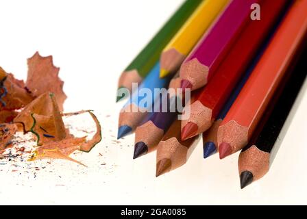 Bleistiftspitzer mit Buntstiften, Ausschnitt Stockfoto