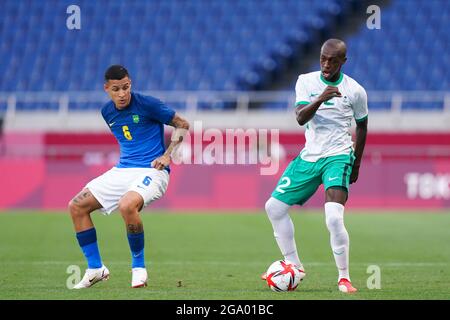 Saitama, Japan. Juli 2021. Saud Abdulhamid (2 Saudi-Arabien) in Aktion während des Olympischen Fußballturniers der Männer Tokyo 2020 Spiel zwischen Saudi-Arabien und Brasilien im Saitama Stadium, Saitama, Japan Credit: SPP Sport Press Foto. /Alamy Live News Stockfoto