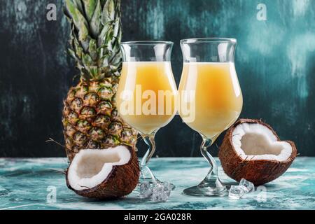 Karibischer Pina Colada-Cocktail Stockfoto