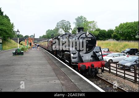 BR-Standard-Klasse 5 beim Einzug in den Bahnhof Rothley. Stockfoto