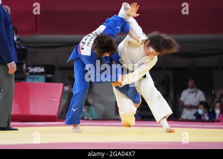 28-07-2021 JUDO: OLYMPISCHE SPELEN: TOKYO JAPAN Chizuru Arai (JPN) gegen Madina TAIMAZOVA (ROC) bei den Olympischen Spielen am 28. Juli mit -70 kg. 2021 im Nippon Budogan Park in Tokio, Japan Foto von SCS/Soenar Chamid Stockfoto