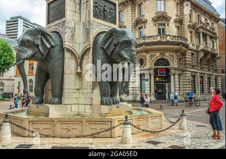 Springbrunnen der Elefanten, Gedenkbrunnen aus dem Jahr 1838, auf dem Platz der Elefanten in Chambery. Chambery, Region Auvergne-Rhône-Alpes, Frankreich Stockfoto