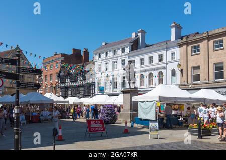 Marktstände auf dem Shrewsbury Square im Zentrum von Shrewsbury, Shropshire, an einem samstag Stockfoto