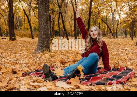 Aktivitäten für Happy Fall, verbessern Sie sich, Möglichkeiten, glücklich und gesund Herbst. Umarmen Sie Leben, Glück, fröhliche Gewohnheiten, Achtsamkeit, Gesundheit und Stockfoto