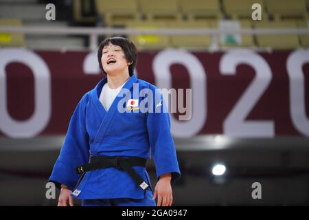 28-07-2021 JUDO: OLYMPISCHE SPELEN: TOKIO JAPAN der Japaner Chizuru Arai gewinnt bei den Olympischen Spielen am 28. Juli die goldene Medaille gegen Michaela Polleres aus Österreich mit 70 kg. 2021 im Nippon Budogan Park in Tokio, Japan Foto von SCS/Soenar Chamid Stockfoto