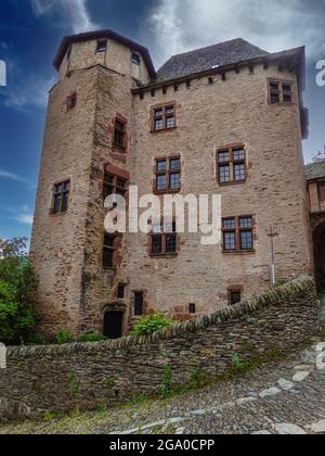 Conques, Frankreich; Mai 15 2015: Mittelalterliches Haus in Conques, Frankreich Stockfoto