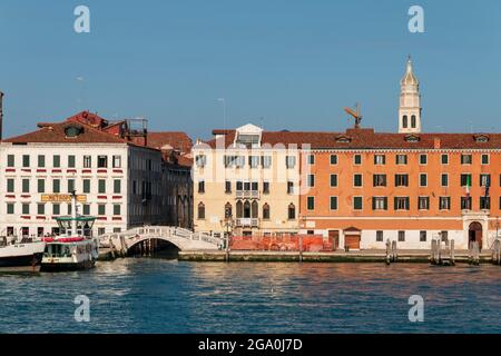 VENEZIA, ITALIEN - 24. Nov 2020: Die katholische Kirche Santa Maria de la Visitazione in Venedig, Italien Stockfoto