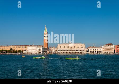 VENEZIA, ITALIEN - 24. Nov 2020: Die ikonische Kirche San Giorgio Maggiore in Venedig, Italien Stockfoto