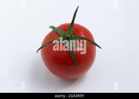 Cherry-Tomate auf weißem Hintergrund Stockfoto