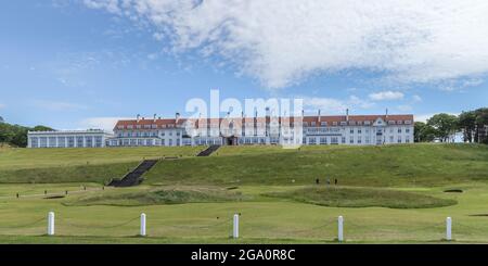 Golfer, die das Übungsgrün im Trump Turnberry Hotel und Golfplatz in South Ayrshire, Schottland, Großbritannien, auflegen Stockfoto