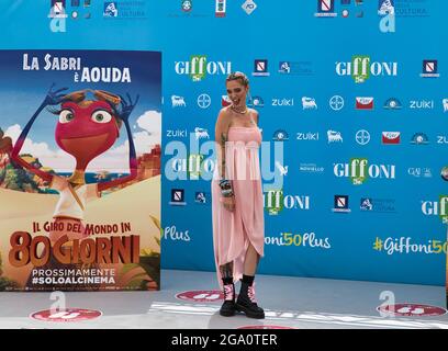 Giffoni Valle Piana, Italien. Juli 2021. Special Guests Sabrina Cereseto mit dem Künstlernamen 'lasabrigamer' eine der italienischen Stimmen des Films 'in 80 Tagen um die Welt' beim Giffoni Film Festival. (Foto: Ciro Esposito/Pacific Press) Quelle: Pacific Press Media Production Corp./Alamy Live News Stockfoto