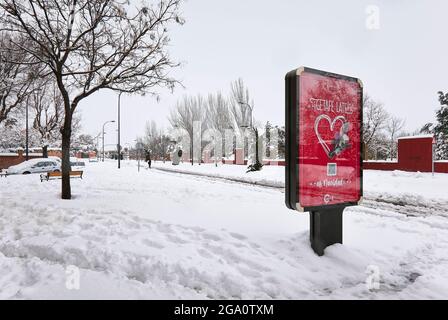 Sturm Filomena bedeckt die Straßen mit starkem Schnee. Getafe. Gemeinschaft von Madrid. Spanien. Stockfoto