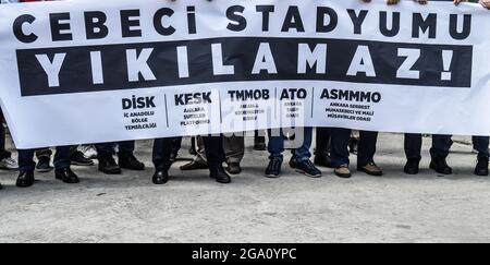 Ankara, Türkei. Mai 2021. Mitglieder verschiedener Verbände versammeln sich am Montag, den 31. Mai 2021, vor dem nostalgischen Cebeci-Stadion bei einem Protest gegen seine Zerstörung in Ankara, Türkei. (Foto: Altan Gocher/GocherImagery/Sipa USA) Quelle: SIPA USA/Alamy Live News Stockfoto