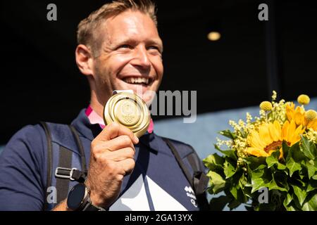 Zgornji Brnik, Slowenien. Juli 2021. Benjamin Savsek, slowenischer Goldmedaillengewinnerin im Kanuslalom bei den Olympischen Spielen in Tokio, kommt am Flughafen Ljubljana an.Benjamin Savsek gewann am Montag Sloweniens erstes Kanuslalom-Gold bei den Olympischen Spielen in Tokio. (Foto: Luka Dakskobler/SOPA Images/Sipa USA) Quelle: SIPA USA/Alamy Live News Stockfoto