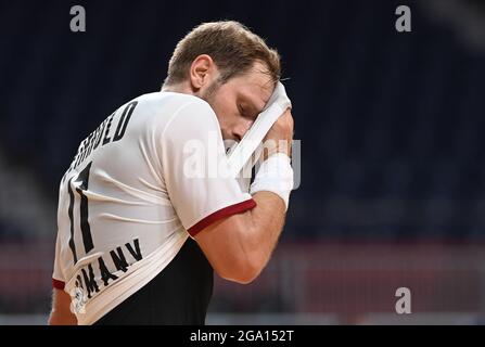 Tokio, Japan. Juli 2021. Handball: Olympia, Frankreich - Deutschland, Vorrunde, Gruppe A, Spieltag 3. Steffen Weinhold enttäuscht. Quelle: Swen Pförtner/dpa/Alamy Live News Stockfoto