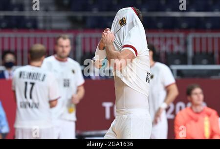 Tokio, Japan. Juli 2021. Handball: Olympische Spiele, Frankreich - Deutschland, Vorrunde, Gruppe A, Matchday 3. Uwe Gensheimer enttäuscht. Quelle: Swen Pförtner/dpa/Alamy Live News Stockfoto