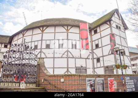 Shakespeare's Globe, Theaterfassade, London, Großbritannien 2021. Stockfoto