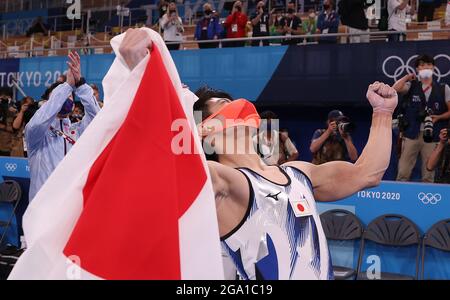 Tokio, Japan. Juli 2021. Hashimoto Daiki aus Japan feiert nach dem Allround-Finale der Männer im Kunstturnen bei den Olympischen Spielen 2020 in Tokio, Japan, 28. Juli 2021. Quelle: Xinhua/Alamy Live News Stockfoto