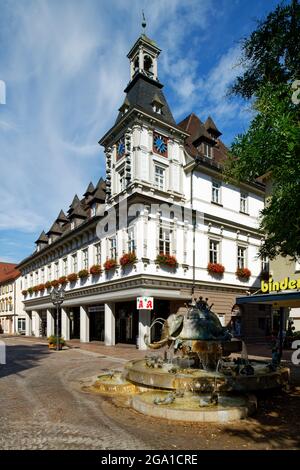 Geislingen an der Steige: Forellenbrunnen vor dem Alten Rathaus, Kreis Göppingen, Baden-Württemberg, Deutschland Stockfoto