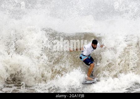 Tokio, Japan. Juli 2021. Italo FERREIRA (BRA) Gewinner der Goldmedaille während der Olympischen Spiele Tokio 2020, Surfing Men's am 27. Juli 2021 am Tsurigasaki Surfing Beach in Chiba, Japan - Photo Photo Photo Kishimoto/DPPI/LiveMedia Credit: Independent Photo Agency/Alamy Live News Stockfoto