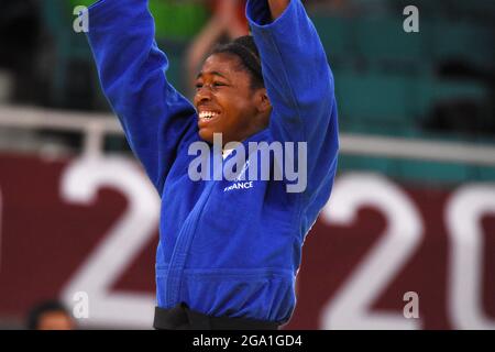 Tokio, Japan. Juli 2021. Sarah-Leonie Cysique (FRA) gewinnt gegen Jessica Klimkait (CAN) im Halbfinale der Frauen mit einem Gewicht von -57 kg während der Olympischen Spiele Tokyo 2020, Judo, am 26. Juli 2021 in Nippon Budokan, in Tokio, Japan - Foto Yoann Cambefort/Marti Media/DPPI/LiveMedia Kredit: Unabhängige Fotoagentur/Alamy Live News Stockfoto