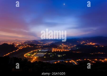Sonnenaufgangs-Hochwinkelansicht der Zhitan-Reinigungsanlage in New Taipei City, Taiwan Stockfoto