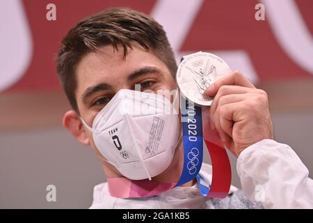 Tokio, Japan. Juli 28 2021: Eduard TRIPPEL (GER) mit Medaille, Silber, Silbermedaille, Siegerehrung. Judo, Männer, Männer -90 kg, Halbfinale, Halbfinale am 28. Juli 2021, Nippon Budokan. Olympische Sommerspiele 2020, ab 23.07. - 08.08.2021 in Tokio/Japan. Quelle: dpa picture Alliance/Alamy Live News Stockfoto