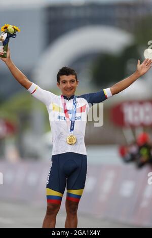 Tokio, Japan. Juli 2021. Podium Richard CARAPAZ (ECU) Gewinner Goldmedaille während der Olympischen Spiele Tokio 2020, Radrennen Männer am 24. Juli 2021 auf dem Fuji International Speedway in Oyama, Japan - Foto Kishimoto/DPPI/LiveMedia Kredit: Unabhängige Fotoagentur/Alamy Live News Stockfoto