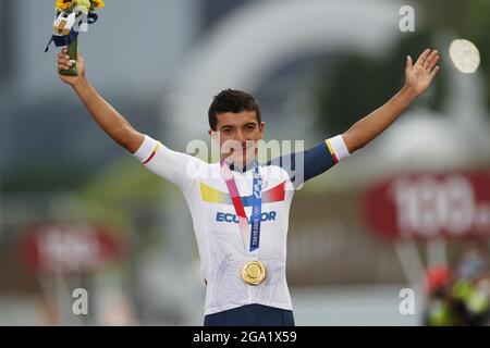 Tokio, Japan. Juli 2021. Podium Richard CARAPAZ (ECU) Gewinner Goldmedaille während der Olympischen Spiele Tokio 2020, Radrennen Männer am 24. Juli 2021 auf dem Fuji International Speedway in Oyama, Japan - Foto Kishimoto/DPPI/LiveMedia Kredit: Unabhängige Fotoagentur/Alamy Live News Stockfoto