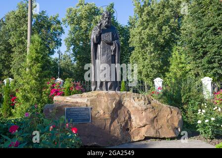OREL, RUSSLAND - 06. JULI 2021: Denkmal des heiligen Seraphim von Sarow am sonnigen Julitag Stockfoto