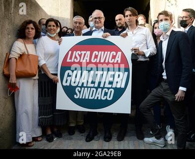 Rom, Italien. Juli 2021. Rom 28/07/2021 Roberto Gualtieri präsentiert das Symbol der Bürgerliste, die seine Kandidatur für den Bürgermeister unterstützt Kredit: Independent Photo Agency/Alamy Live News Stockfoto