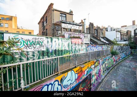 Der Graffiti-Bereich Tunnel, London Stockfoto
