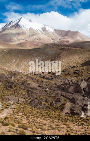 Ruinen der ehemaligen Bergbaustadt Pueblo Fantasma im Südwesten Boliviens Stockfoto