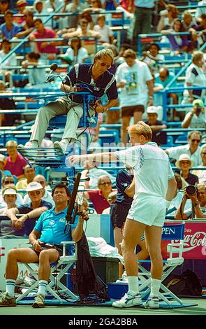 Boris Becker (GER) gewinnt die Meisterschaft bei den US Open Tennis 1989. Stockfoto