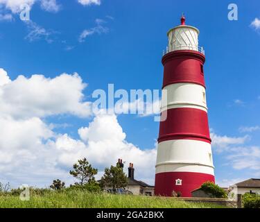 Happisburgh Leuchtturm aus der Nähe an einem sonnigen Tag in North Norfolk, aufgenommen am 5. Juli 2021. Stockfoto