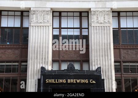 Shilling Brewing Company im ehemaligen Bankgebäude der 1930er Jahre in der West George Street in Glasgow Stockfoto