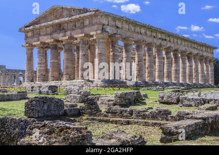 Zweiter Tempel von Hera, antike griechische Tempel von Paestum in Magna Graecia (Süditalien); Paestum, Provinz Salerno, Italien Stockfoto