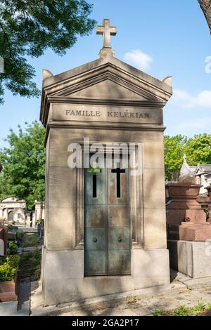 Armenische Gräber auf dem Friedhof Pere Lachaise, dem größten Friedhof in Paris, Frankreich. Stockfoto