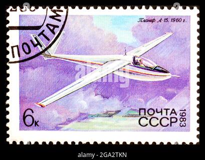 RUSSLAND, UdSSR - UM 1983: Eine Briefmarke aus der UdSSR, die Flugzeuge Planer A-15 1960 zeigt Stockfoto