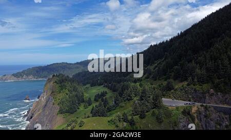 Luftaufnahme der Küste von Oregon in der Nähe von Cannon Beach und Route 101 Stockfoto