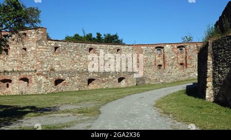 Ruine der Burg boskovice in der tschechischen republik. Blick auf die Überreste von Zinnen Stockfoto