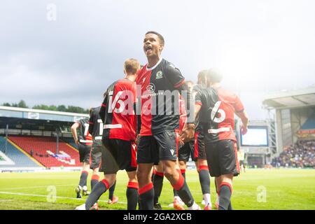 BLACKBURN, GROSSBRITANNIEN. 28. JULI Connor McBride erzielt das erste Tor seines Teams beim Vorsaison-Freundschaftsspiel zwischen Blackburn Rovers und Leeds United am Mittwoch, den 28. Juli 2021 im Ewood Park, Blackburn. (Kredit: Pat Scaasi | MI Nachrichten) Kredit: MI Nachrichten & Sport /Alamy Live Nachrichten Stockfoto