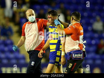 Warrington Wolves Josh Thewlis geht während des Betfred Super League-Spiels im Halliwell Jones Stadium, Warrington, mit einer Blutverletzung aus. Bilddatum: Mittwoch, 28. Juli 2021. Stockfoto