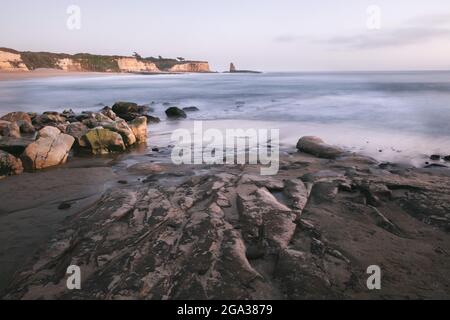 Four Mile Beach an der kalifornischen Küste, USA; Santa Cruz, Kalifornien, USA Stockfoto