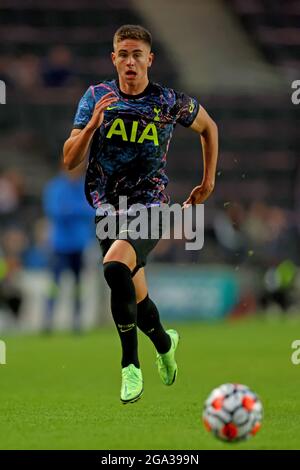 28. Juli 2021; Stadium MK, Milton Keynes, Buckinghamshire, England; Vor der Saison freundlicher Fußball, Milton Keynes Dons gegen Tottenham Hotspur; Maksim Paskotsi von Tottenham Hotspur Stockfoto