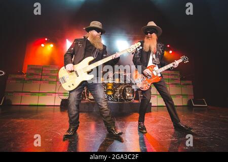 Birmingham, England, Großbritannien. Juni 2016. BILLY GIBBONS, DUSTY HILL und FRANK BEARD von der texanischen Bluesrock-Band ZZ Top, treten in der O2 Academy in Birmingham auf, um sich auf ihren Auftritt in Glastonbury 2016 einzulassen. (Bild: © Myles Wright/ZUMA PressWire) Stockfoto