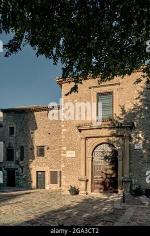 Casas del Rey oder Hängehäuser, in denen sich heute das Museum für abstrakte spanische Kunst befindet, im Hoz del Rio Huecar, Stadt Cuenca, La Mancha Spanien Stockfoto